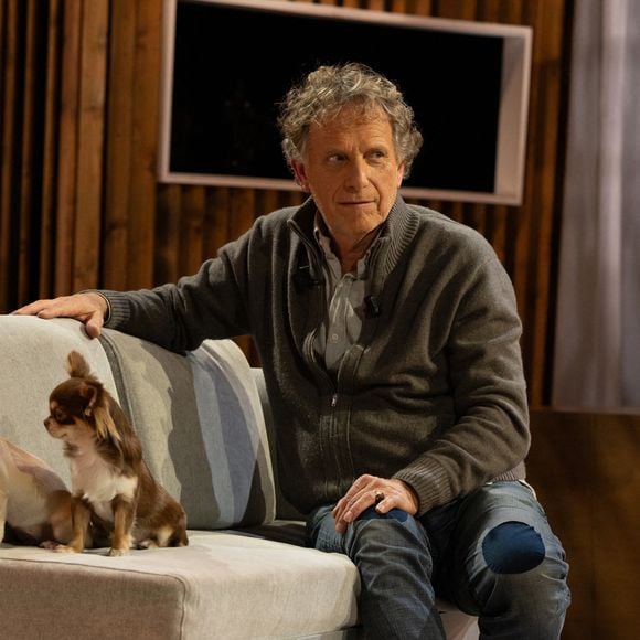 Connu pour son immense talent sur les planches comme sur le grand écran, le comédien dévoilera une facette beaucoup plus intime et secrète de sa personnalité. L'acteur aura l'opportunité de raconter sa propre sensibilité face au monde animal. 

Exclusif - Bernard Montiel, Raphaël Mezrah, Oli. avec Charles Berling et Charles Edouard Fusari invités, Olivia Juriste et Sylvain Vétérinaire sur plateau de l'émission "Animalement Vôtre" présentée par Bernard Montiel et diffusée le XXX sur France 3, à Paris, France, le 12 janvier 2026. © Julien Sarkissian/Bestimage