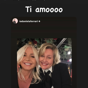“Que de l’amour, de la bienveillance, de la fidélité… et cette envie de s’amuser, car oui, c’est si bon de faire la fête !”, ajoute-t-elle

Luana Belmondo fête ses 54 ans bien entourée à Rome - Instagram