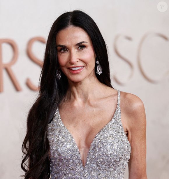 Côté actrice, ce n'est pas la favorite Demi Moore qui a remporté la victoire pour "The Substance"

Demi Moore lors de la cérémonie des Oscars le 2 mars 2025 à Los Angeles
©Abaca