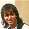 de n'avoir jamais emmené. "Je vais donner un seul nom, et tout le monde comprendra pourquoi c'est impossible de partir avec lui : c'est Jean-Jacques Goldman.

Jean-Jacques Goldman en 1985