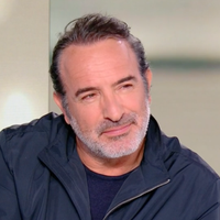 Jean Dujardin a du mal à se contenir à l'évocation de son grand ami Bruno Salomone en direct lors d'une émission