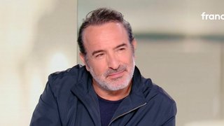 Jean Dujardin a du mal à se contenir à l'évocation de son grand ami Bruno Salomone en direct lors d'une émission