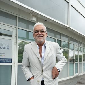 Pascal Praud à la sortie des studios de la chaîne de télévision CNews à Paris, le 2 septembre 2025.
© Jonathan Jacob / Bestimage
