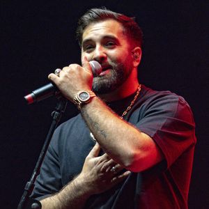 Kendji Girac se produit lors du concert "Scoop Live" de Radio Scoop à la LDLC Arena de Décines près de Lyon, le 25 février 2025. © Sandrine Thesillat / PsnewZ / Bestimage