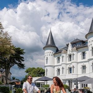 Les tarifs des cures varient d’environ 445 à 1 053 euros dans le cadre d’offres promotionnelles en cours.

Adriana Karembeu a profité d'un séjour incroyable au Château des Tourelles. Capture d'écran Instagram