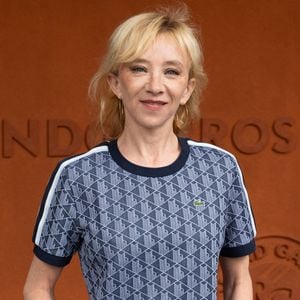 Sylvie Testud à Roland Garros le 7 juin 2025. Photo par Laurent Zabulon/ABACAPRESS.COM
