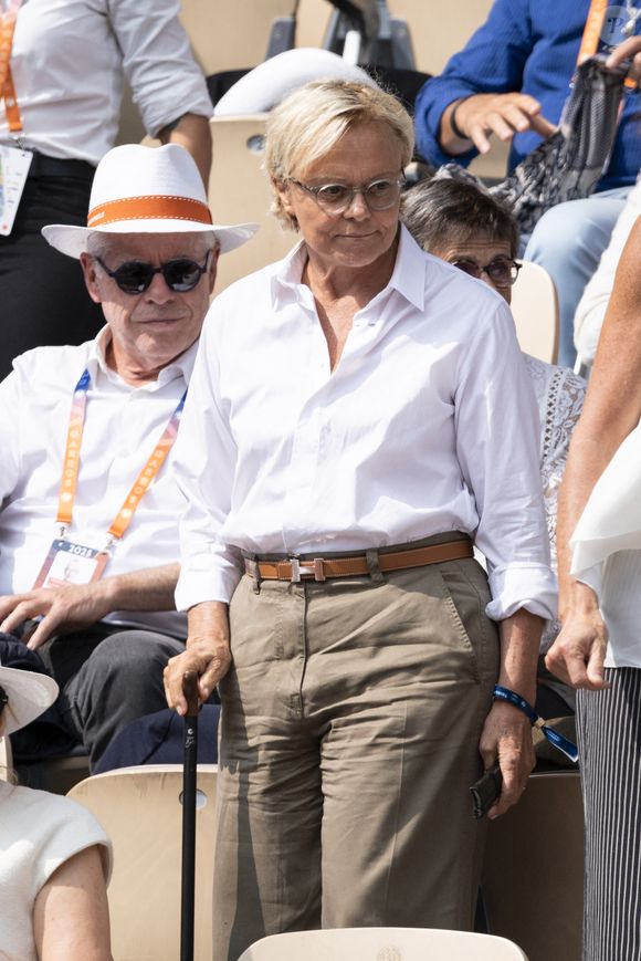 Muriel Robin en tribunes lors de la finale messieurs des Internationaux de France de Tennis de Roland Garros 2025 (jour 15), à Paris, France, le 8 juin 2025. © Cyril Moreau/Bestimage