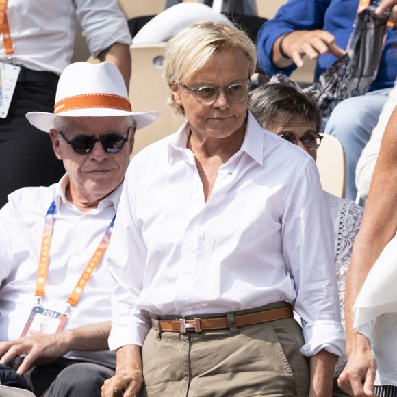 Muriel Robin en tribunes lors de la finale messieurs des Internationaux de France de Tennis de Roland Garros 2025 (jour 15), à Paris, France, le 8 juin 2025. © Cyril Moreau/Bestimage