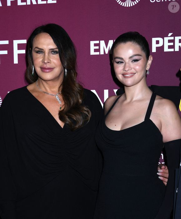 30 septembre 2024, New York, New York, États-Unis : Karla Sofia Gascon et Selena Gomez assistent à la première du 62e Festival du film de New York 'Emilia Perez' au Alice Tully Hall au Lincoln Center à New York. (Crédit photo : © Photo Image Press via ZUMA Press Wire)