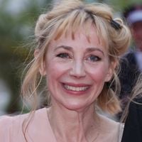 Julie Depardieu habite une ville connue pour son charme et sa douceur de vivre, dans une maison à côté de celle de son enfance
