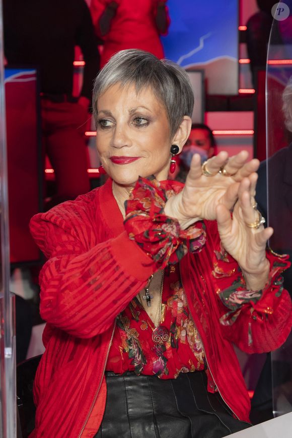 Il avait une leucémie
Exclusif - Isabelle Morini-Bosc - Enregistrement de l'émission TPMP (Touche pas à mon poste) diffusée en direct sur C8 le 26 mai 2021  © Jack Tribeca / Bestimage