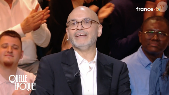 Yoann Riou sur le plateau de "Quelle époque !" sur France 2, le 8 juin 2025