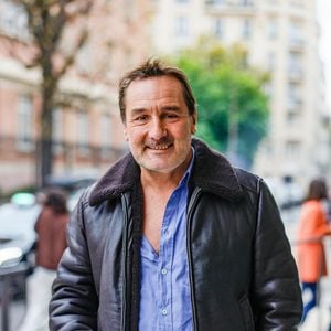 Actuellement en pleine promotion du film "Le crime du troisième étage", Gilles Lellouche s'est récemment laissé aller à quelques confidences sur ses habitudes de vie.

Exclusif - Gilles Lellouche arrive pour la promotion de son dernier film "Chien 51" dans les studios de NRJ pour l'émission de radio sur Camille Combal sur NRJ à Paris, France. © Julien Sarkissian/Bestimage
