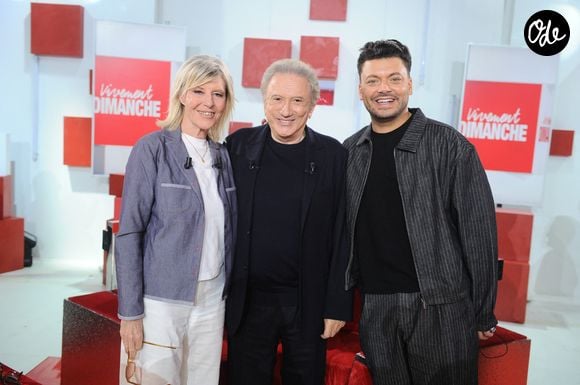 Exclusif - Chantal Ladesou, Michel Drucker et Kev Adams lors de l'enregistrement de l'émission Vivement dimanche au studio Rive gauche, présentée par M.Drucker et diffusée le 4 octobre sur France 3, à Paris, France, le 30 septembre 2026. © Guillaume Gaffiot/Bestimage