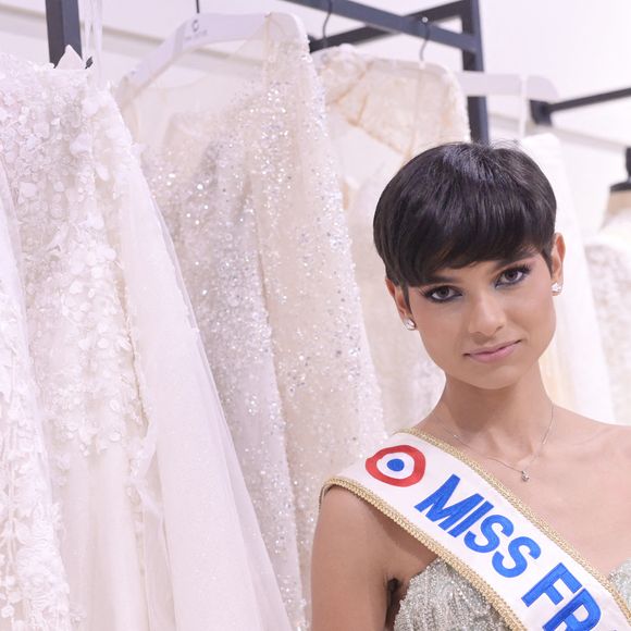 Exclusif - Eve Gilles (Miss France 2024) - Défilé de mode "Sima Couture" à Enghien le 5 novembre 2024. © Rachid Bellak/Bestimage