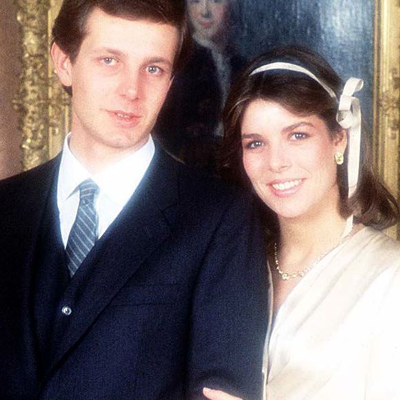 Caroline de Monaco a épousé Stefano Casiraghi en seconde noce. Et pour cette occasion, la princesse avait opté pour une robe originale pour une mariée royale. 

Mariage de Stefano Casiraghi et Caroline de Monaco