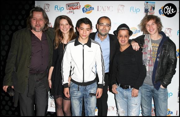 Malgré des difficultés avec le voisinage et des moyens limités, il poursuit son engagement et décrit son lieu de vie comme un véritable « havre de paix ».

Soirée pour fêter le succès du film « Neuilly sa mère ! » à l’Arc
Guillaume Gaffiot/Bestimage