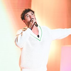 De son côté, Jérémy Frérot est venu donner de la voix.

Exclusif - Jérémy Frérot - Enregistrement de l'émission "Vivement dimanche" au studio Gabriel, présentée par M.Drucker, et diffusée sur France 3 le 15 juin 2025.
© Guillaume Gaffiot / Bestimage