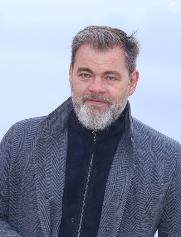 Clovis Cornillac - Photocall du jury du 31ème festival international du film fantastique de Gérardmer (24 - 28 janvier 2024), le 25 janvier 2024. 
© Denis Guignebourg / Bestimage