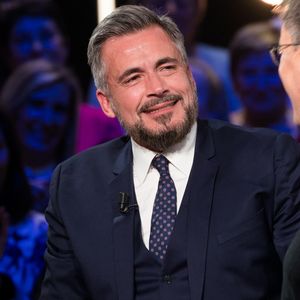 Et le reste de son temps, il le passe au sud-ouest de Paris.

Exclusif - Olivier Minne - Enregistrement de l'émission "La Boîte à secrets 4" à Paris, présentée par F.Bollaert, et diffusée le 10 avril sur France 3. Le 23 janvier 2020
© Tiziano Da Silva / Bestimage