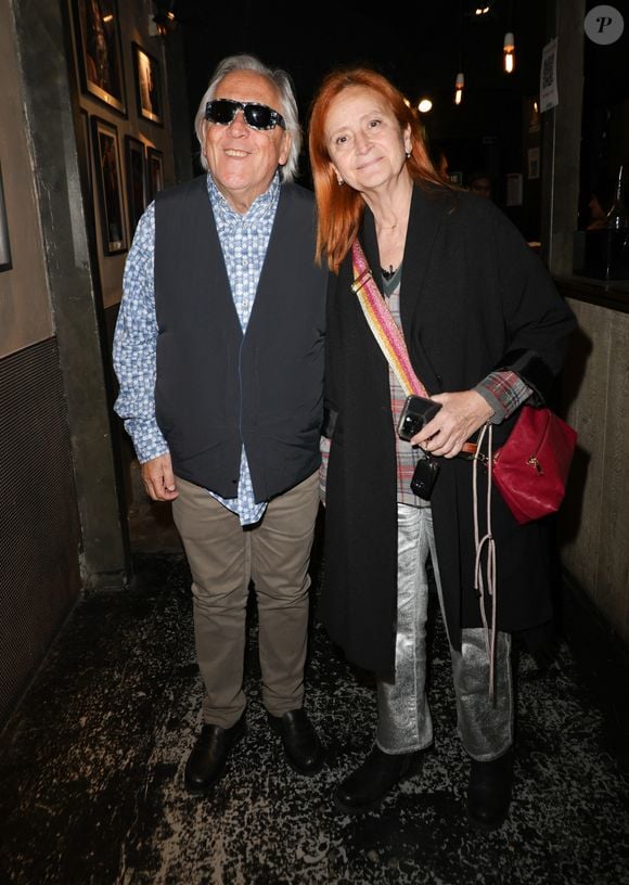 Gilbert Montagné et sa femme Nikole - Claude Lemesle reçoit la cravate des arts et des lettres des mains de G. Davoust lors de son concert au Café de la Gare à l'occasion de son 80ème anniversaire à Paris le 12 octobre 2025. Claude Lemesle est l'un des plus grands auteurs de chansons françaises de tous les temps. Pas moins d'une centaine des innombrables chansons qu'il a écrites sont devenues des classiques.
© Coadic Guirec/Bestimage