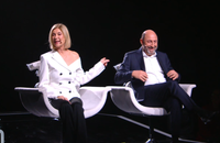 Michèle Laroque et Kad Merad dans "La Chanson secrète" sur TF1, le 26 décembre 2025.