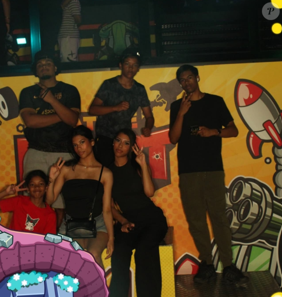 Hélène et Son Nguyen, à la tête d'une fratrie de 12 enfants dans "Familles nombreuses, la vie en XXL".