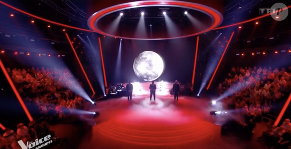 "Les trois en même temps ça me fait un truc ça me bouleverse".

The Voice, TF1, 5 avril 2025