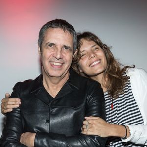 Julien Clerc en concert à la Salle Pleyel pour "La Tournée des 50 ans" à Paris le 18 mars 2018. Il est accompagné de sa fille Vanille.

© Cyril Moreau