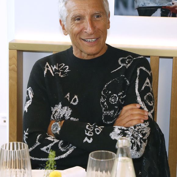 Mais à compter du 16 décembre prochain, les téléspectateurs les plus assidus remarqueront quelques différences qui feront du bien aux candidats comme au public !
Exclusif - Nagui - Déjeuner dans la loge de France TV lors des Internationaux de France de Tennis de Roland Garros 2024 - Jour 4 à Paris le 29 Mai 2024. 
© Bertrand Rindoff / Bestimage