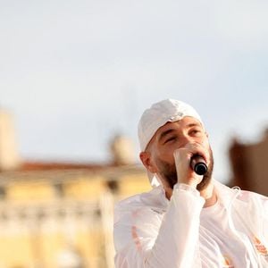 Jul lors de la cérémonie d'arrivée de la flamme olympique au Vieux-Port de Marseille, France, le 8 mai 2024. © Dominique Jacovides/Bestimage