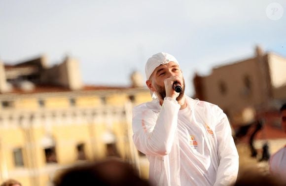 Jul lors de la cérémonie d'arrivée de la flamme olympique au Vieux-Port de Marseille, France, le 8 mai 2024. © Dominique Jacovides/Bestimage