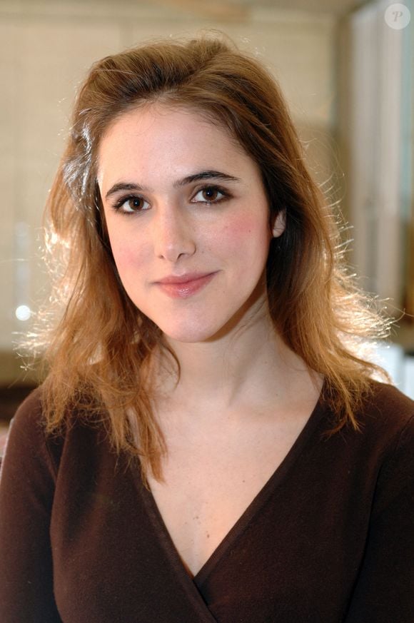 L'auteure française Victoria Bedos (fille de l'humoriste Guy Bedos) pose lors d'une séance photo privée à Paris, France, le 13 février 2007. Photo par Nicolas Khayat/KORAVA/ABACAPRESS.COM