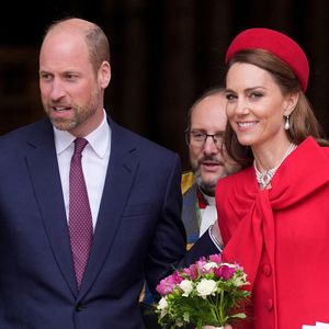Pour l'occasion, la princesse de Galles était très chic dans un magnifique manteau rouge assorti de son chapeau. 

Le prince William, prince de Galles, et Catherine (Kate) Middleton, princesse de Galles - La famille royale d'Angleterre célèbre le 76ème Commonwealth Day à l'abbaye de Westminster à Londres le 10 mars 2025. ©Julien Burton/ Bestimage