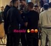 Sans bande-son claire, difficile de savoir ce qu'il s'est réellement passé... Mais l'époux de
Nabilla Vergara semble avoir déchanté devant des agents de sécurité en voulant se rendre dans une très chic adresse de Monte-Carlo avec le footballeur Marco Verratti.
Thomas Vergara aux côtés de Marco Verratti sur la Croisette - Capture d'écran de la vidéo exclusive de nos confrères de "Public" - relayée ce dimanche 25 mai 2025.