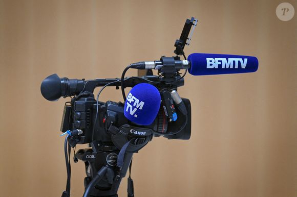 Les départs s’enchaînent sur BFMTV depuis le rachat de la boîte par le groupe CMA Media. 

Illustration du micro et de la caméra de la chaîne BFMTV au palais de justice de Paris, France, le 23 janvier 2025. Photo by Tomas Stevens/ABACAPRESS.COM