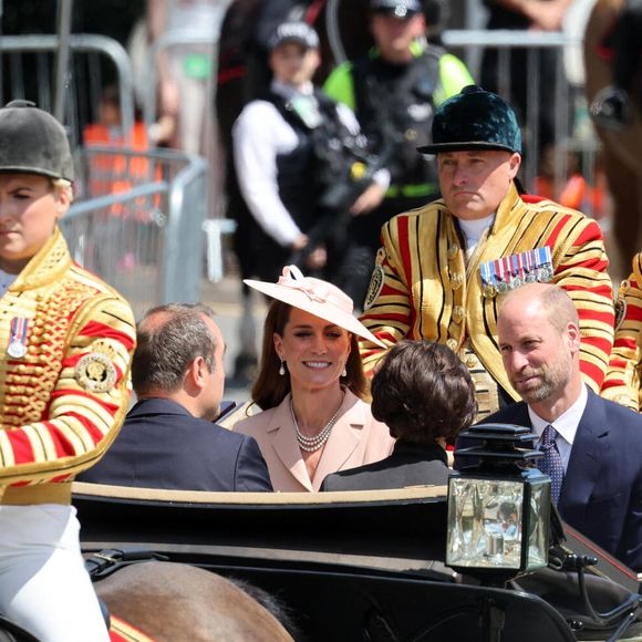 Rachida Dati, Ministre de la Culture et Sébastien Lecornu, Ministre des Armées - Le roi Charles III d'Angleterre, Camilla Parker Bowles, reine consort d'Angleterre, le prince William, prince de Galles, et Catherine (Kate) Middleton, princesse de Galles, accueillent le couple présidentiel français le président Emmanuel Macron et sa femme la Première Dame Brigitte Macron sur Datchet road à Windsor, Royaume Uni, le 8 juillet 2025.  © Dominique Jacovides/Bestimage