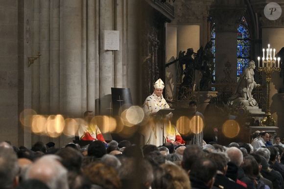 L'archevêque de Paris Laurent Ulrich pendant la première messe publique au cours de laquelle l'archevêque de Paris dirigera les prières pour consacrer le nouvel autel principal, à la cathédrale Notre-Dame de Paris, à Paris, le 8 décembre 2024.  Photo by Eliot Blondet/ABACAPRESS.COM