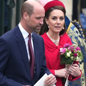 "Leur courage et leur sacrifice resteront à jamais gravés dans nos mémoires. Nous ne les oublierons jamais.” 
Le prince William, prince de Galles, et Catherine (Kate) Middleton, princesse de Galles - La famille royale d'Angleterre célèbre le 76ème Commonwealth Day à l'abbaye de Westminster à Londres le 10 mars 2025.Julien Burton / Bestimage