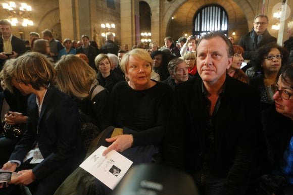 Claude François Junior (Jr), sa mère Isabelle Forêt lors de la messe hommage à Claude François en l'église Notre-Dame d'Auteuil à Paris le 10 mars 2018. Cette commémoration marque le 40ème anniversaire de la mort du chanteur. Ses obsèques ont été célébrées au même endroit le 15 mars 1978.
© CVS / Bestimage