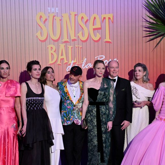 Charlotte Casiraghi, Beatrice Borromeo, Alexandra de Hanovre, Andrea Casiraghi et son épouse Tatiana mais aussi le prince Albert étaient présents lors de cet événement.

Béatrice Borroméo, Andréa Casiraghi, sa femme Tatiana Santo Domingo, Charlotte Casiraghi, Blanca Li, Christian Louboutin, la princese Charlene de Monaco le prince Albert II de Monaco, la princesse Caroline de Hanovre, la princesse Alexandra de Hanovre et son compagnon Ben Sylvester Strautmann durant la 69ème édition du Bal de la Rose dans la Salle des Étoiles du Sporting Monte-Carlo à Monaco, le 29 mars 2025.
© Bruno Bebert / Pool Monaco / Bestimage