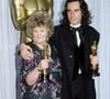 Oscar de la meilleure actrice dans un second rôle pour "My Left Foot", Brenda Fricker a marqué l'histoire du cinéma bien avant son rôle culte dans la saga Maman, j'ai raté l'avion.

Brenda Fricker (meilleure actrice dans un second rôle) et Daniel Day-Lewis (meilleur acteur) lors de la 62e cérémonie des Oscars, le 26 mars 1990. Photo : The Hollywood Archive/Avalon/ABACAPRESS.COM