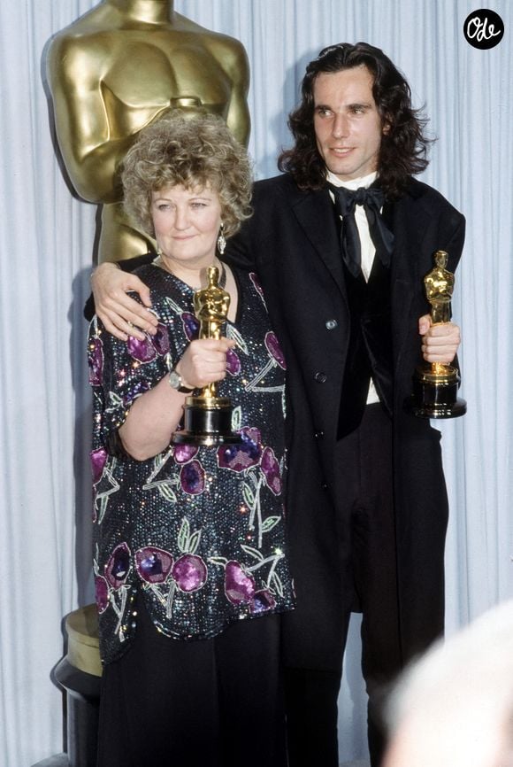 Oscar de la meilleure actrice dans un second rôle pour "My Left Foot", Brenda Fricker a marqué l'histoire du cinéma bien avant son rôle culte dans la saga Maman, j'ai raté l'avion.

Brenda Fricker (meilleure actrice dans un second rôle) et Daniel Day-Lewis (meilleur acteur) lors de la 62e cérémonie des Oscars, le 26 mars 1990. Photo : The Hollywood Archive/Avalon/ABACAPRESS.COM