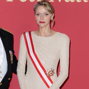 La princesse Charlène de Monaco - La famille princière de Monaco arrive au gala "Bonsoir Monte-Carlo - Grande revue - Josephine Baker" à l'opéra de Monte-Carlo à l'occasion de la fête nationale le 19 novembre 2025.

© Olivier Huitel / Pool Monaco / Bestimage