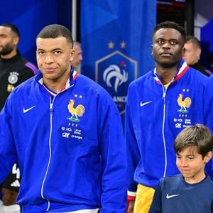 Kylian Mbappé avec Brice Samba (france) - Football - Match amical entre la France et l'Allemagne (0-2) au Groupama Stadium de Lyon-Décines le 23 mars 2024.
© Frederic Chambert / Panoramic / Bestimage