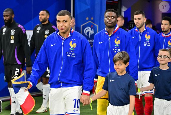 Kylian Mbappé avec Brice Samba (france) - Football - Match amical entre la France et l'Allemagne (0-2) au Groupama Stadium de Lyon-Décines le 23 mars 2024.
© Frederic Chambert / Panoramic / Bestimage