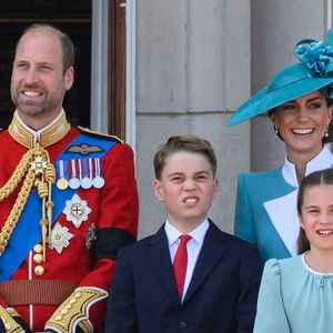 Le prince Louis, le prince William, le prince George, la princesse de Galles et la princesse Charlotte apparaissent sur le balcon du palais de Buckingham lors du défilé aérien de la parade d'anniversaire du roi, Trooping the Colour.  Londres, Royaume-Uni, le 14 juin 2025. Photo by Doug Peters/EMPICS/ABACAPRESS.COM