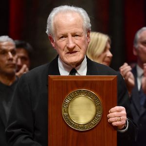 Le réalisateur américain Michael Mann reçoit le prix du Festival Lumière 2025 de Lyon, France, le vendredi 17 octobre 2025. © Romain Doucelin/Bestimage.