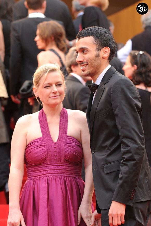 En effet, celle qui fût aussi la compagne de Mustapha El Atrassi, s'est unie à Philippe Coelho, un ingénieur et architecte, également père de son second enfant...

L'humoriste français Mustapha El Atrassi et Anne-Élisabeth Lemoine, arrivent pour la projection du dernier film de Woody Allen, "You Will Meet a Tall Dark Stranger", à Cannes, dans le sud de la France, le 15 mai 2010. Photo : Ammar Abd Rabbo/Abaca