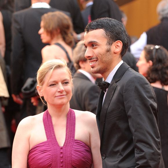 En effet, celle qui fût aussi la compagne de Mustapha El Atrassi, s'est unie à Philippe Coelho, un ingénieur et architecte, également père de son second enfant...

L'humoriste français Mustapha El Atrassi et Anne-Élisabeth Lemoine, arrivent pour la projection du dernier film de Woody Allen, "You Will Meet a Tall Dark Stranger", à Cannes, dans le sud de la France, le 15 mai 2010. Photo : Ammar Abd Rabbo/Abaca